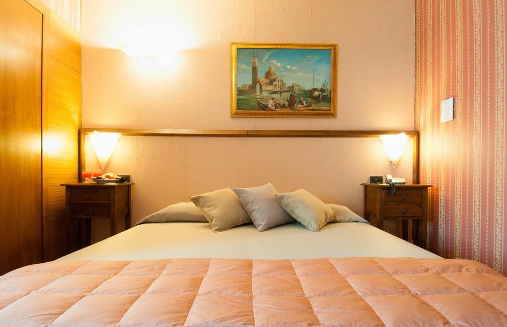 Holiday Rooms Antica Badia Volterra Room photo