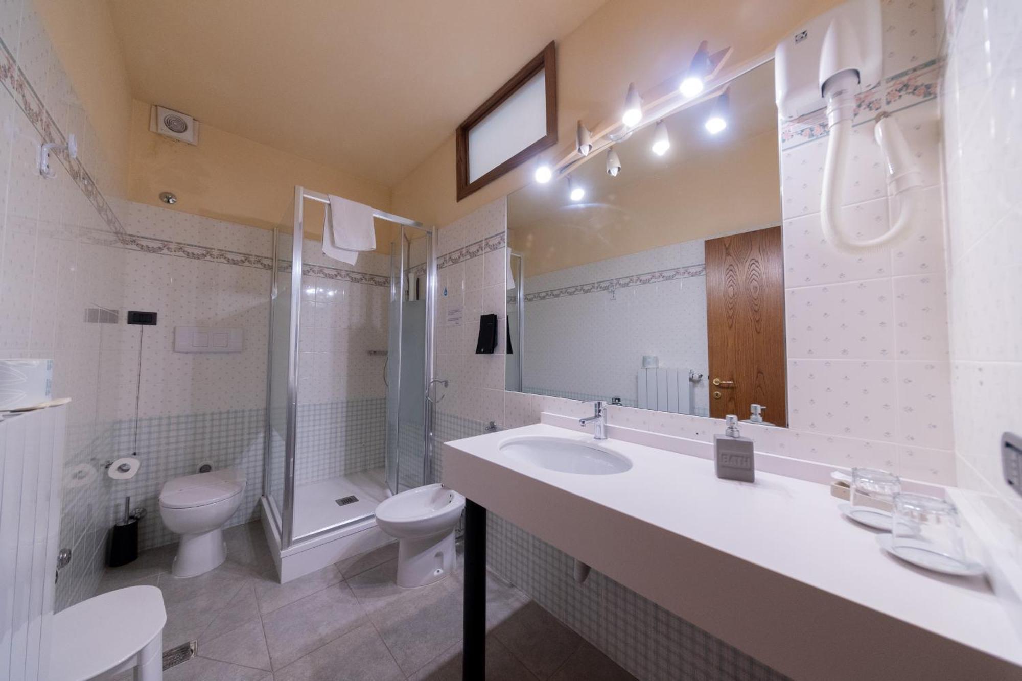 Holiday Rooms Antica Badia Volterra Exterior photo