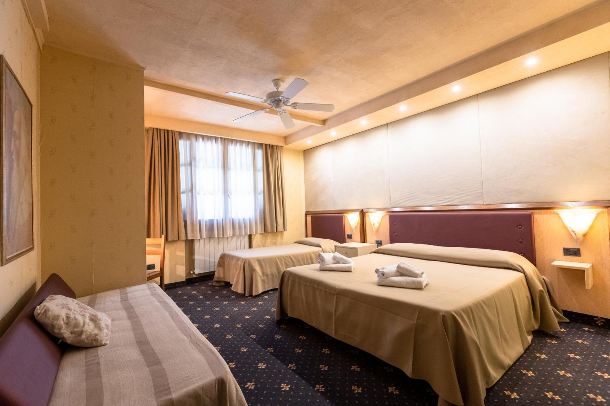 Holiday Rooms Antica Badia Volterra Exterior photo