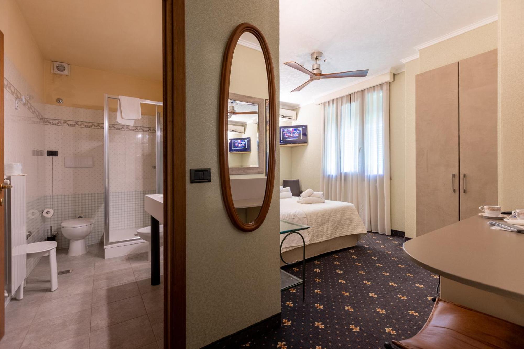 Holiday Rooms Antica Badia Volterra Exterior photo