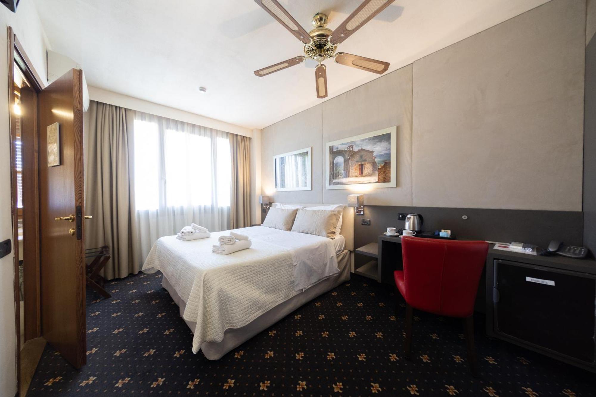 Holiday Rooms Antica Badia Volterra Exterior photo