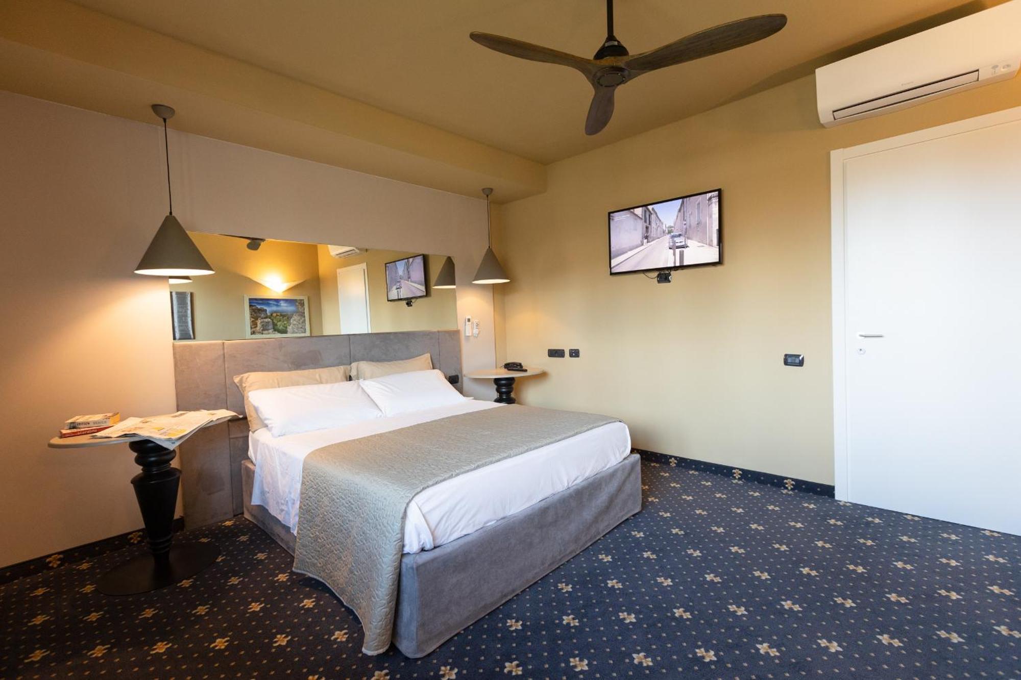 Holiday Rooms Antica Badia Volterra Exterior photo