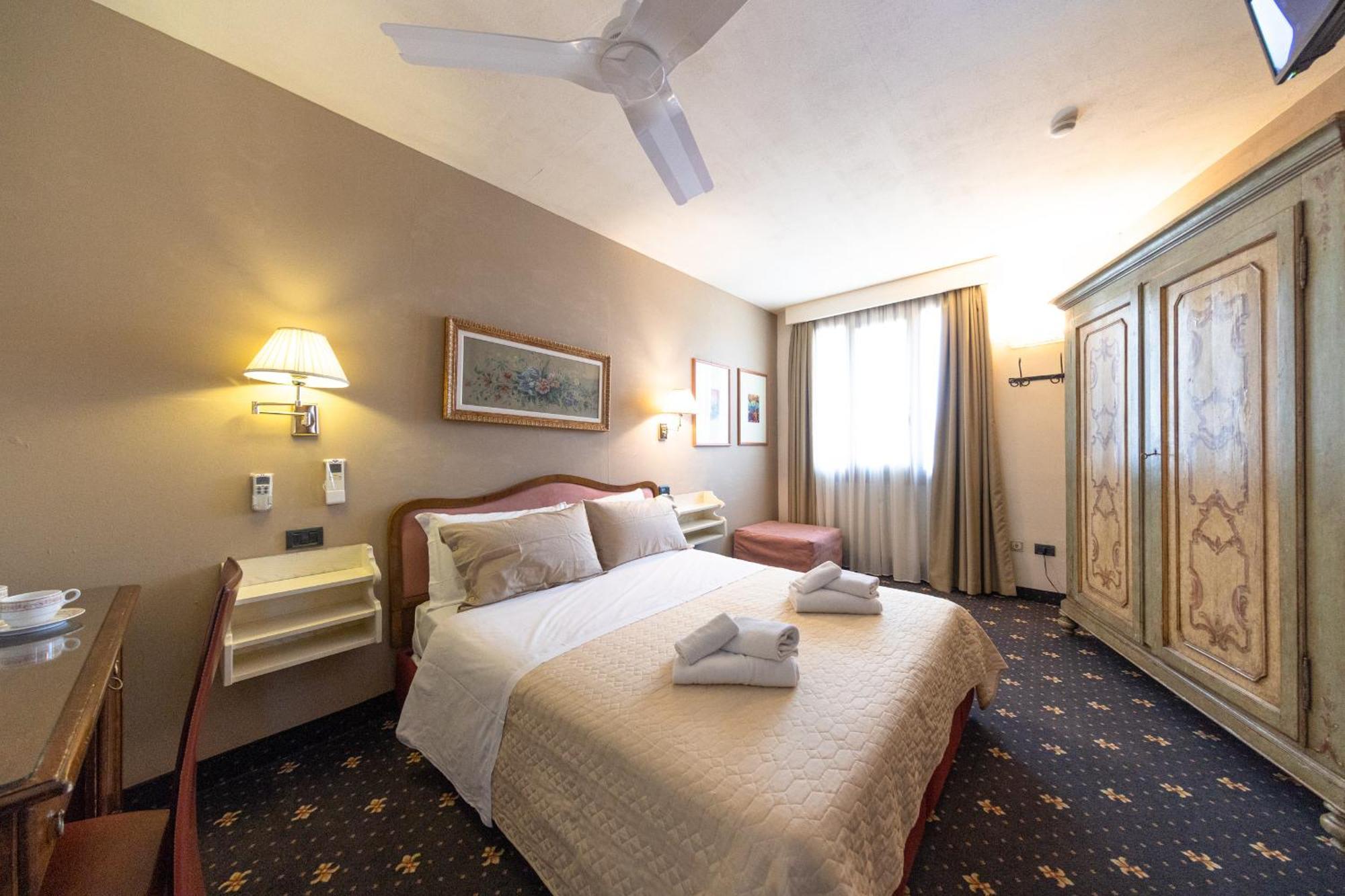 Holiday Rooms Antica Badia Volterra Exterior photo