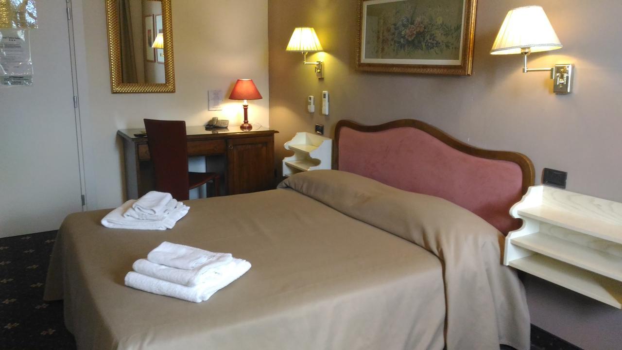Holiday Rooms Antica Badia Volterra Exterior photo