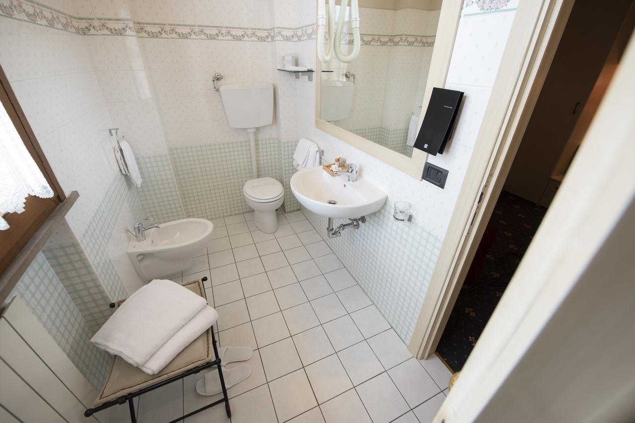 Holiday Rooms Antica Badia Volterra Exterior photo